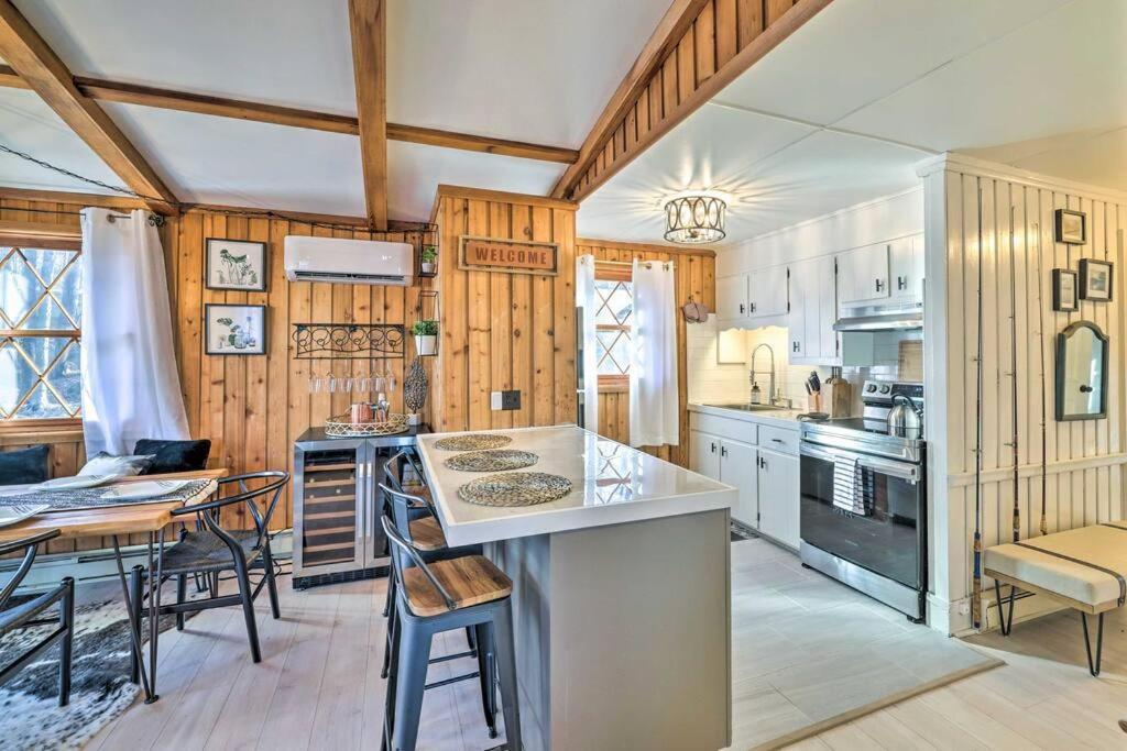 Stylish And Cozy Cabin, Walking Distance To Big Bass Lake Gouldsboro Luaran gambar