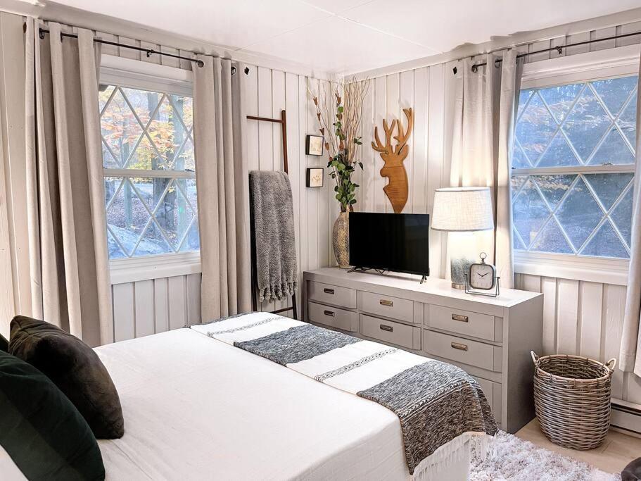Stylish And Cozy Cabin, Walking Distance To Big Bass Lake Gouldsboro Luaran gambar