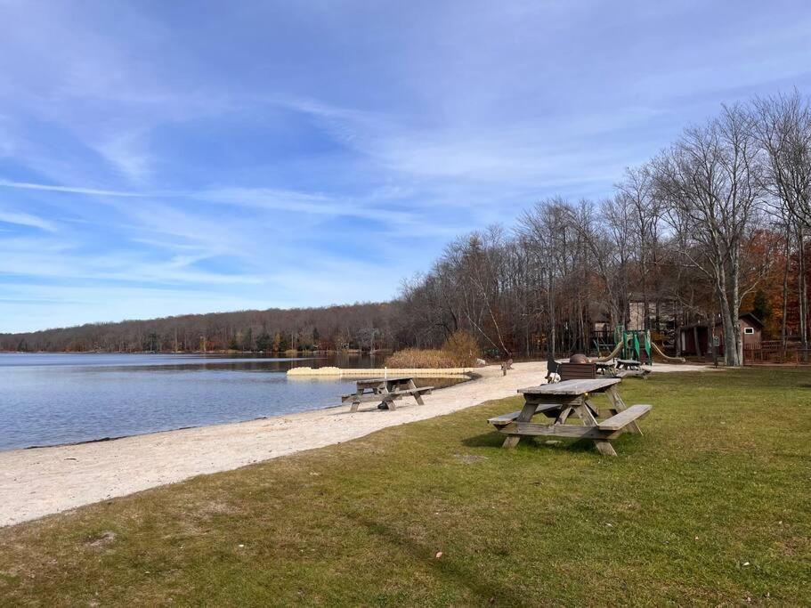 Stylish And Cozy Cabin, Walking Distance To Big Bass Lake Gouldsboro Luaran gambar